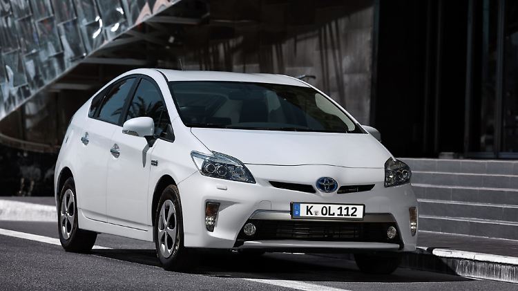 Die Plug-in-Version des Toyota Prius drängt sich an die Spitze.
