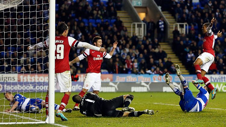Theo Walcott steuerte drei Tore zum sensationellen Comeback der "Gunners" bei.