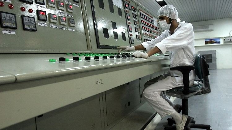 Ein Techniker überwacht die Urananreicherung bei Isfahan.