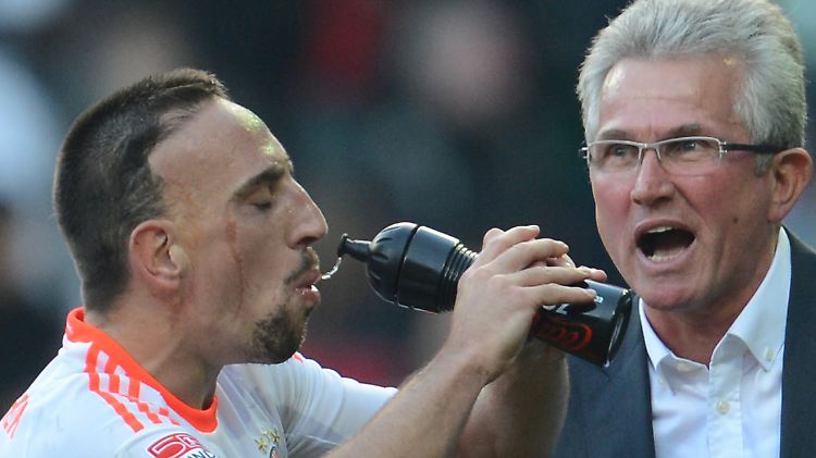 Einsatz ungewiss: Franck Ribéry ist nicht ganz fit. Trainer Jupp Heynckes hingegen ist heute Abend dem Vernehmen nach auf jeden Fall dabei.