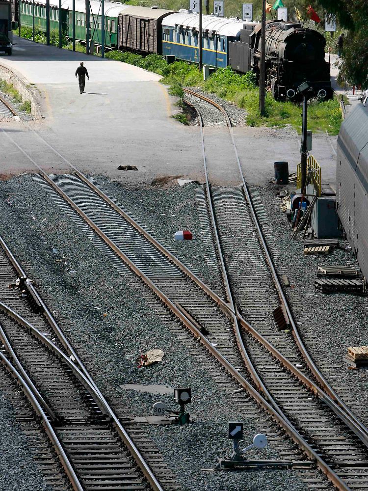 Leere Schienen: In Athen fuhren keine Busse und Bahnen.