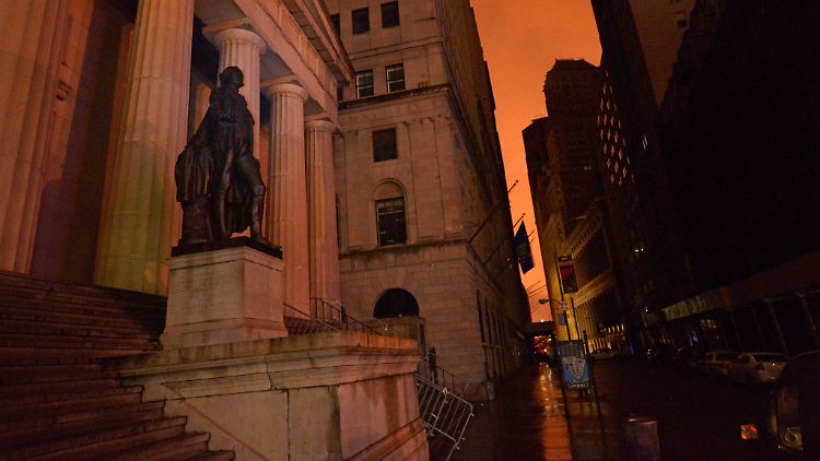 "Sandy" fegte durch New York. Nun öffnet die Nyse wieder ihre Pforten.