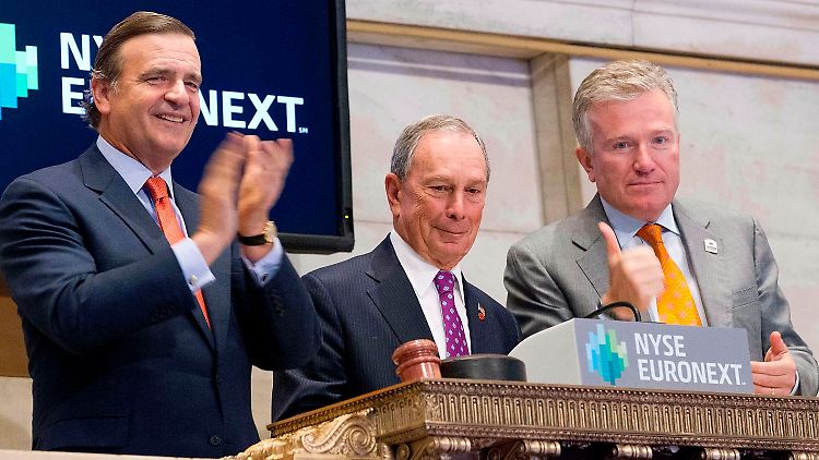Nach zwei Tagen Sturmpause läutet New Yorks Bürgermeister Michael Bloomberg höchstpersönlich den Handel ein.