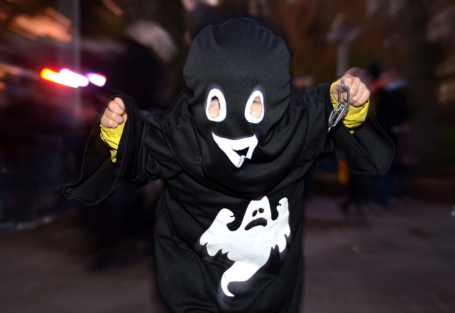 "HalloWAS?" Wenn Kinder dieser Tage verkleidet auf Süßigkeiten-Beutezug gehen, ist das vielen Erwachsenen nicht ganz geheuer. 