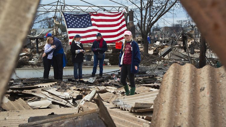 Wirtschaftsfachleute schätzen die Schäden des Sturms auf 20 Milliarden US-Dollar. Es trifft Millionen von US-Amerikanern.