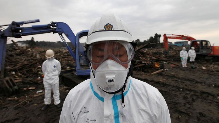 Für den Wiederaufbau nach dem Tsunami und der Atomkatastrophe standen eigentlich rund 15 Milliarden Yen an Spendengeldern zur Verfügung (rund 144 Milliarden Euro).