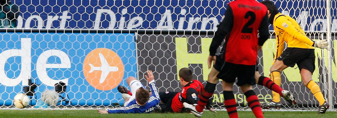 Schalkes Ivan Rakitic zog Frankfurt in der 81. Minute mit seinem Tor zum 3:1 endgültig den Zahn.