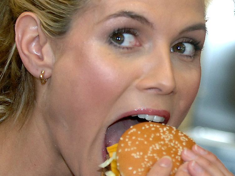Werbevertrag nicht verlängert: Seit Januar beißt Heidi Klum nicht mehr beruflich in die schnell belegte Stulle - wohl unabhängig von jedweden Prüfberichten.