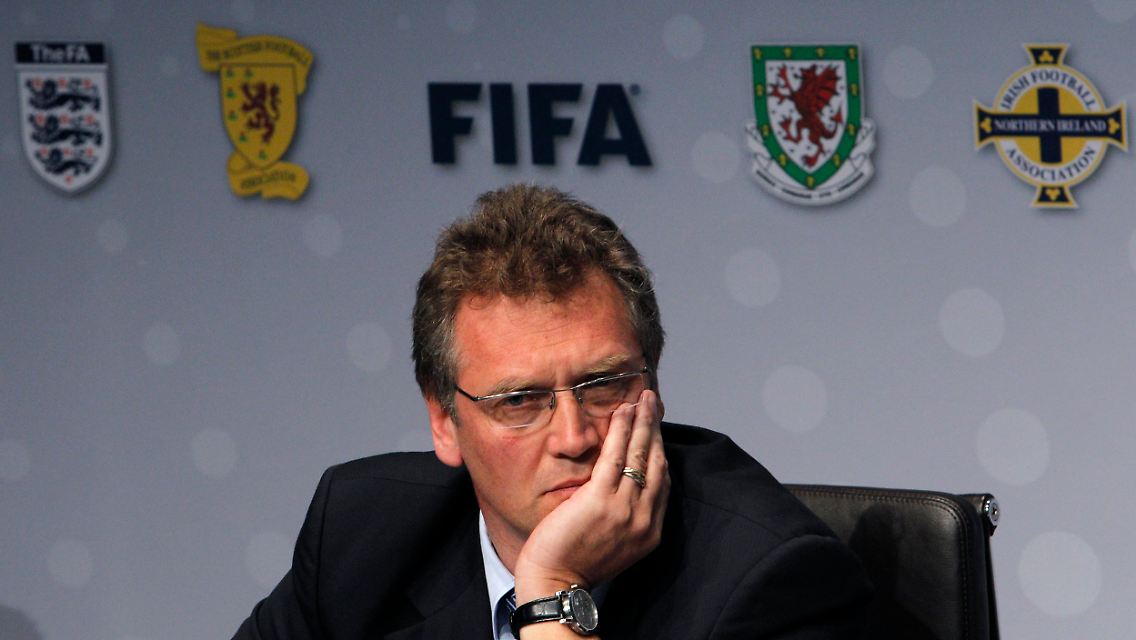 Fifa-Generalsekretär Jerome Valcke konnte die Präsentation der Chip-Ballhersteller nicht überzeugen.