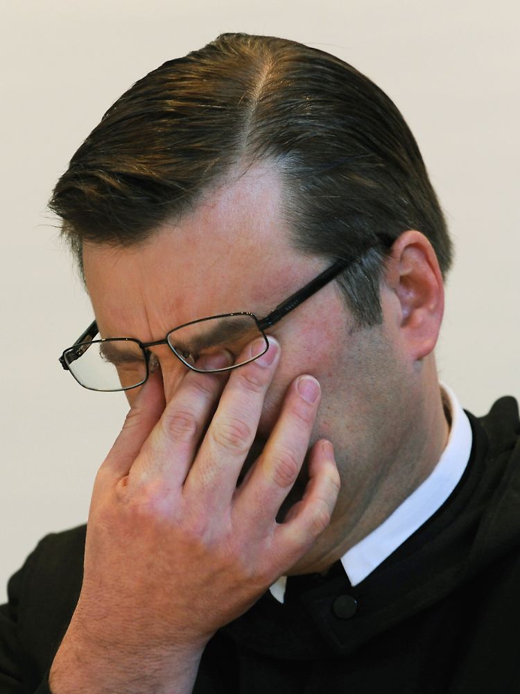 Der Cellerar des bayerischen Klosters Ettal, Pater Johannes Bauer, räumt ein, in den 1980er Jahren Kinder "brutal koerperlich misshandelt" zu haben.