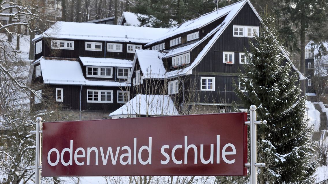 An der einst als pädagogisches Vorzeigeprojekt konzipierten Lehranstalt soll es zu massivem sexuellen Mißbrauch von Schülern durch Lehrer gekommen sein.
