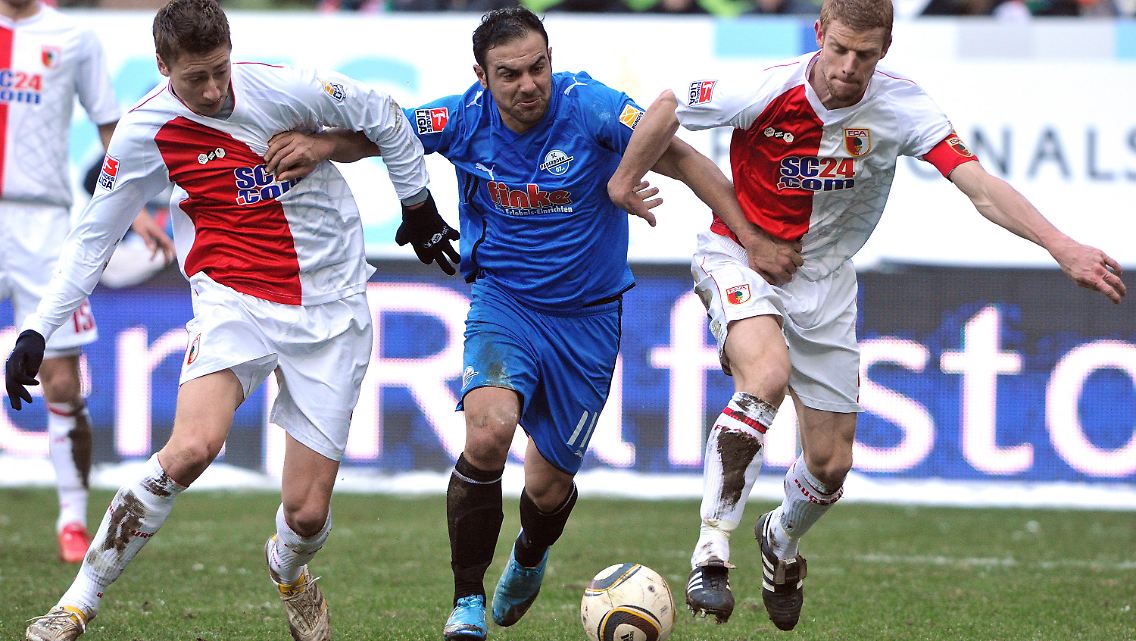 Der FC Augsburg hatte Gegner Paderborn meist gut im Griff.