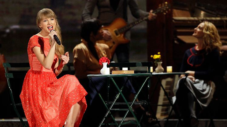 Preise heimste sie nicht ein, dafür aber heftigen Applaus bei ihrem Auftritt auf der Award Show in Nashville.