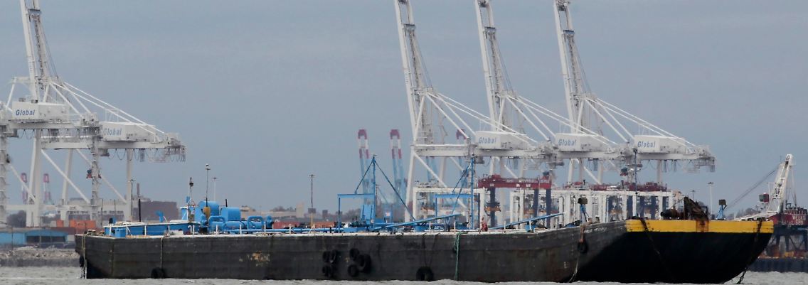 Öltanker im New Yorker Hafen. Langsam kehrt Normalität ein.