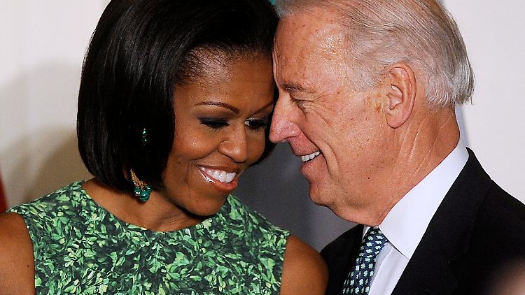 Michelle Obama und Joe Biden halten Barack Obama den Rücken frei.