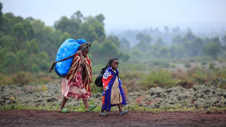 Kinder fliehen vor Kämpfen in Goma.