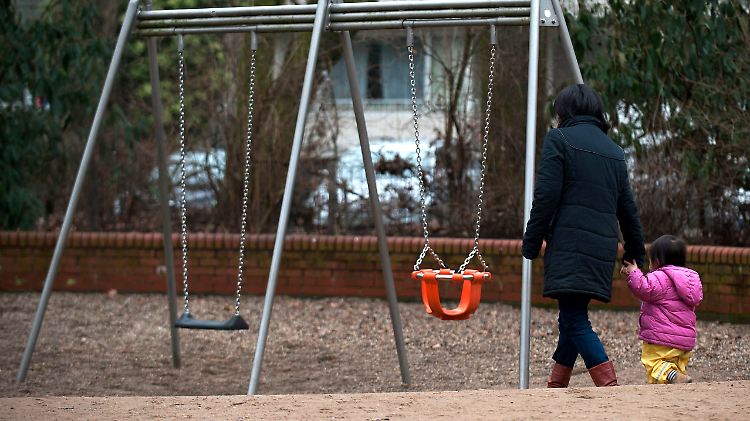 Das Betreuungsgeld ist für Eltern vorgesehen, die ihre Kinder nicht in einer staatlich geförderten Einrichtung betreuen lassen.