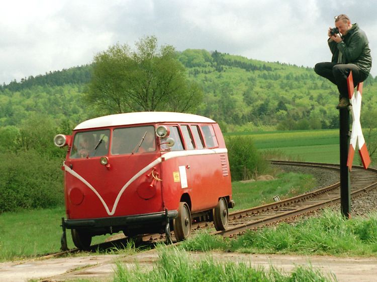 Vor diesem früheren Dienstfahrzeug der Bundesbahn brauchen sich die Wettbewerber auf der Schiene nicht zu fürchten.