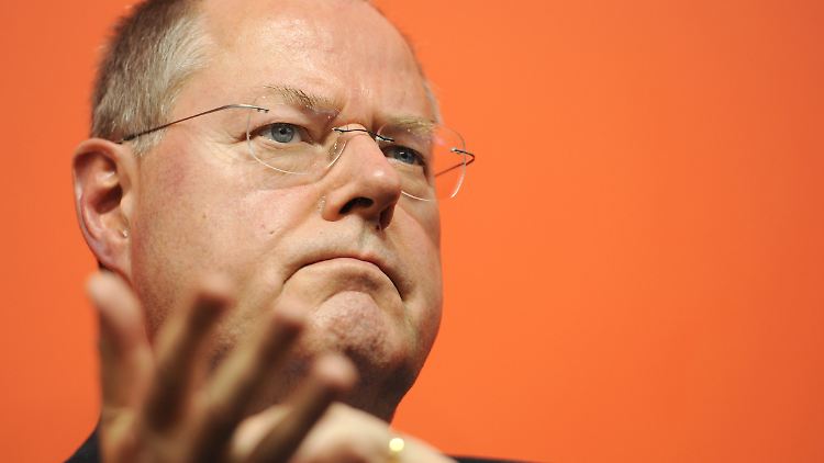 Der Kanzlerkandidat Peer Steinbrück sieht sich immer neuen Vorwürfen ausgesetzt.