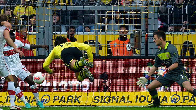 Nicht drin: Dortmunds Mats Hummels traf nicht ins VfB-Tor, sondern nur die Latte.