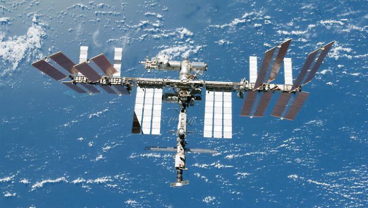Die Raumstation ISS von der anderen Seite betrachtet.
