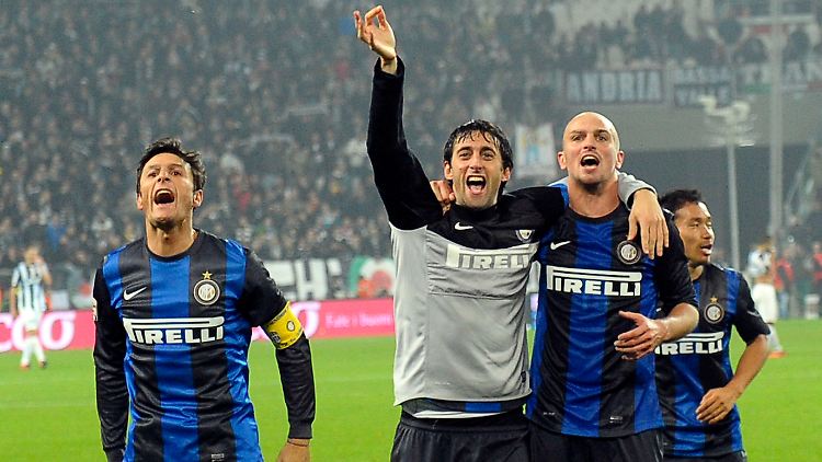 Diego Milito (M.) drehte den Rückstand gegen Juventus per Doppelpack.