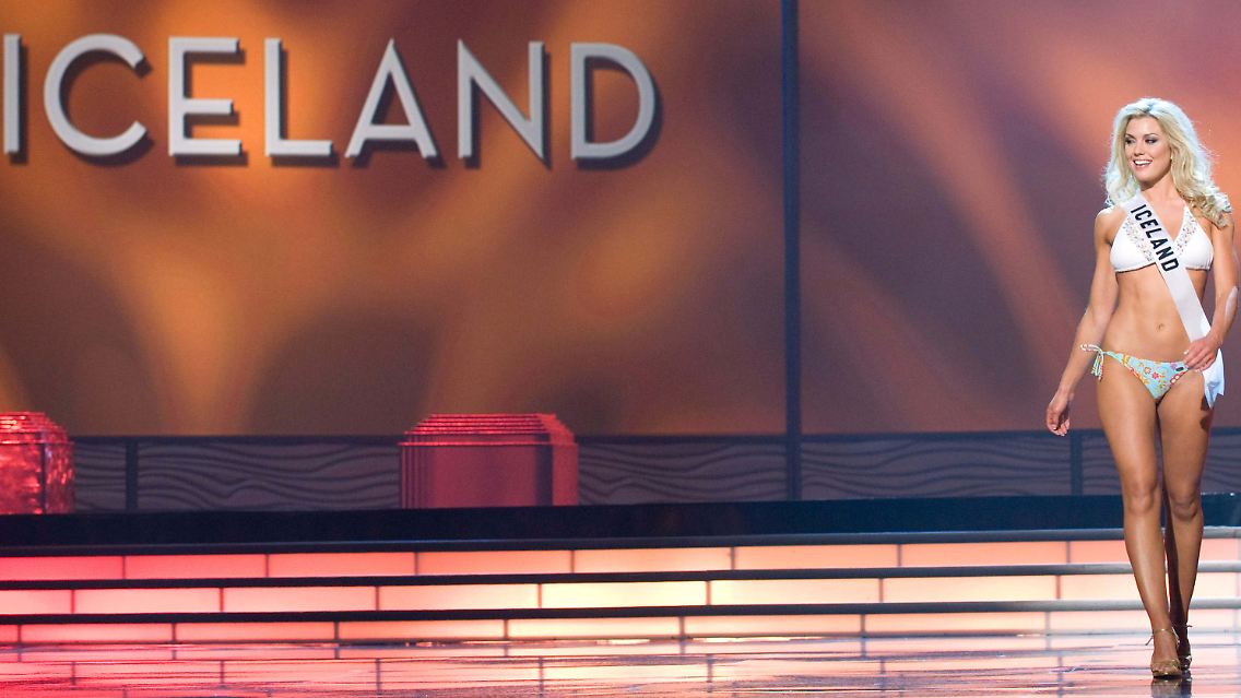 Mit Sicherheit tut man der Miss Iceland Unrecht. Aber ihr Land steht finanziell ziemlich nackt da.