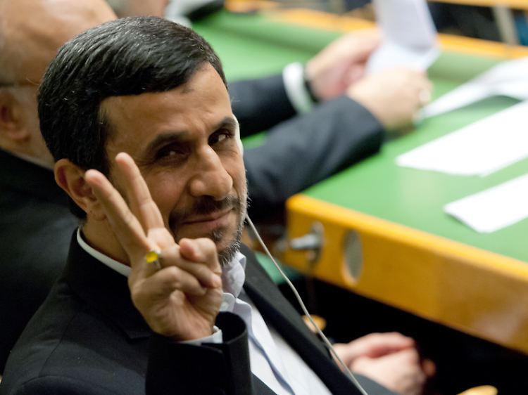 Ahmadinedschad Politik stößt im Westen auf scharfe Kritik.
