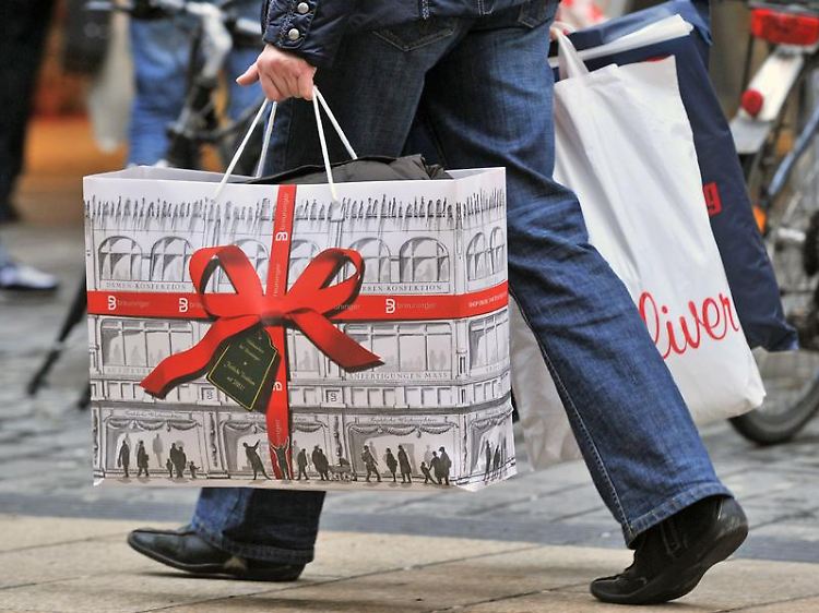 230 Euro wollen die deutschen Verbraucher im Schnitt für Weihnachtsgeschenke ausgeben.