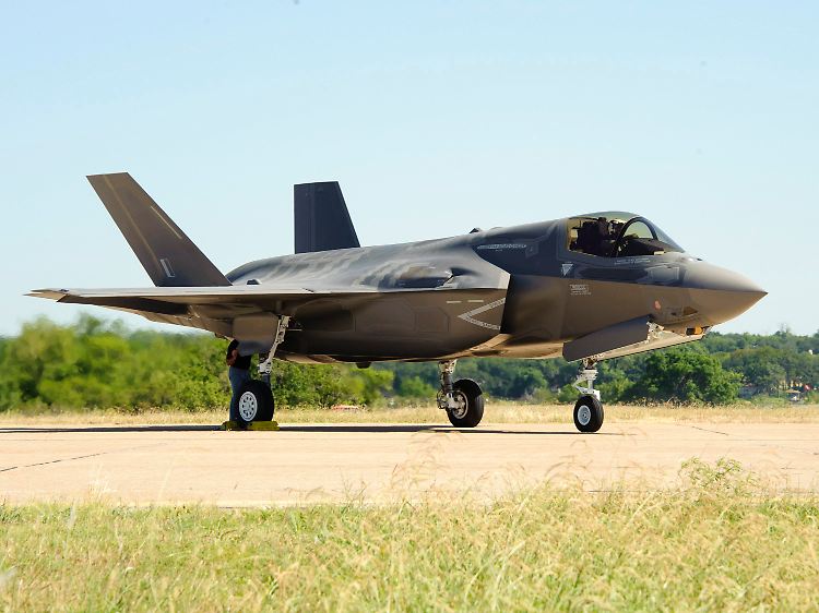 Die Beschichtung und das Innenleben machen den Unterschied: Rein äußerlich ist die F-35 für Laien kaum von dem neuen chinesischen Militärflugzeug zu unterscheiden.