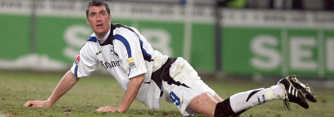 Wir lieben Symbolfotos: Bielefelds Pavel Fort am Boden.