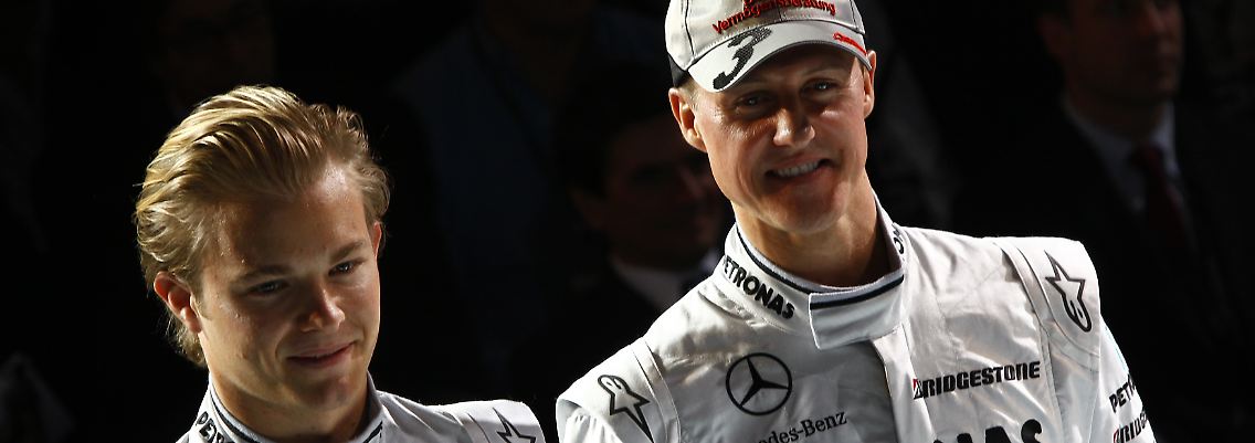 Einer steht im Schatten: Nico Rosberg (l.) hat es erst mal schwer neben Rekordchampion Michael Schumacher. Aber erkann sich freischwimmen.