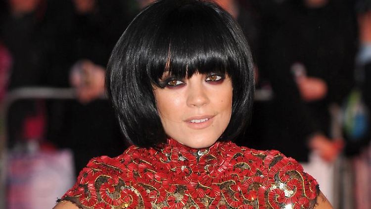 Im Mireille-Mathieu-Look will sie nun nur noch Mode machen. 
