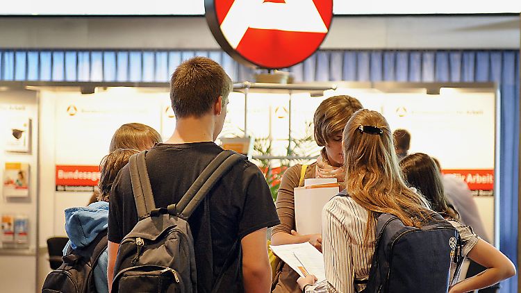 Mehr Jugendliche in Deutschland sollen eine Lehrstelle finden.