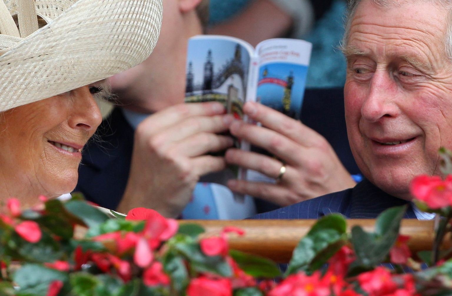 Prinz Charles glücklich mit seiner früheren Geliebten Camilla verheiratet, ...