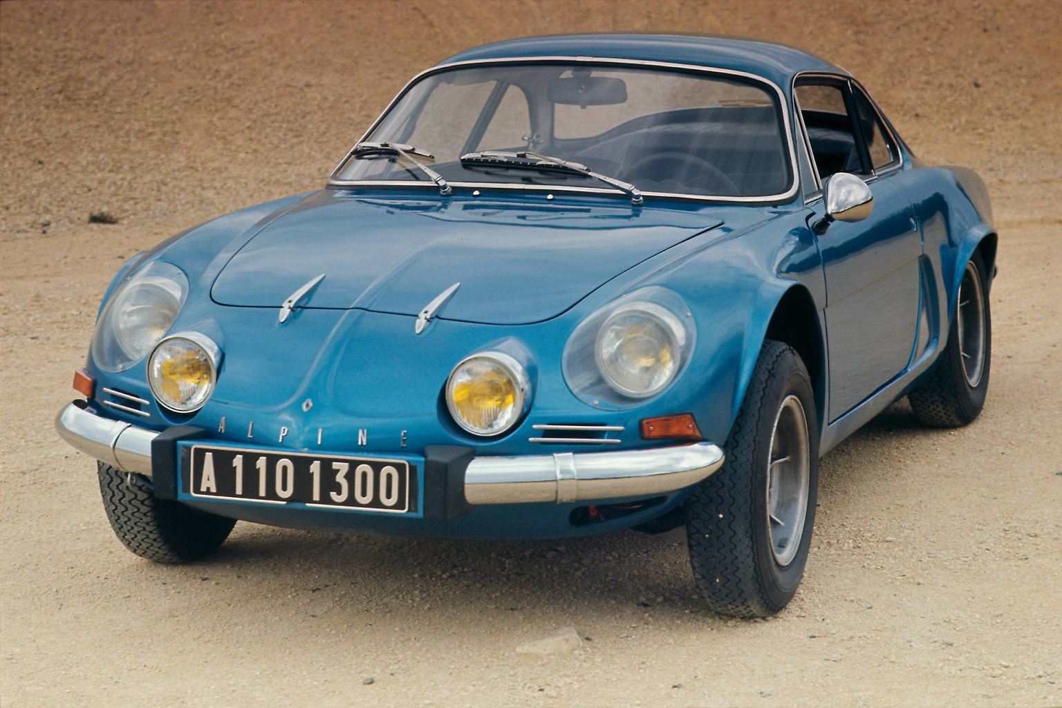 Sportwagen mit Alpine-Signet genießen in Frankreich noch immer einen Ikonenstatus - vergleichbar mit dem Nimbus von Porsche in Deutschland oder Maserati in Italien. Die erste der flachen Flundern mit Polyesterhaut und Renault-Motoren ließ der Rennfahrer ...