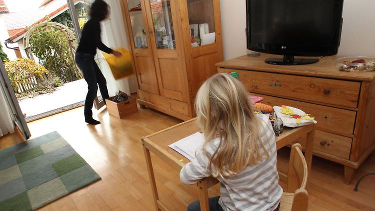 Die Kita zu Hause? Die Opposition findet das gar nicht gut und schon gar nicht belohnenswert.