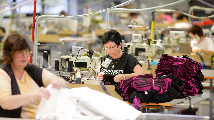 Die Beschäftigten der westdeutschen Textilindustrie bekommen ab Mai 2013 mehr Geld.