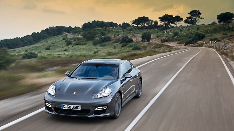 Die Scheinwerfer des Porsche Panamera leuchten offenbar besonders hell.