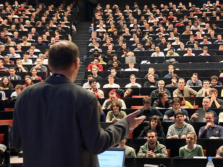 Voll hier: Studenten an der Rheinisch-Westfälischen Technischen Hochschule in Aachen verfolgen eine Maschinenbau-Vorlesung.