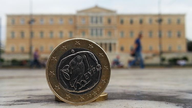 Bild mit Symbolcharakter: das griechische Parlament und der Euro
