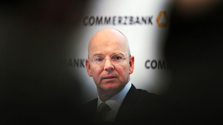 Commerzbank-Chef Martin Blessing erläutert die Quartalszahlen und die weitere Konzernstrategie der Bank.