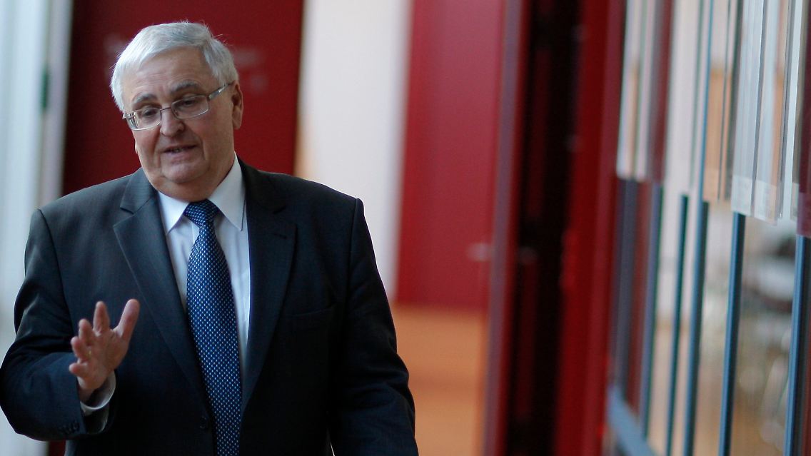 Volljurist und vollkommen überfordert: DFB-Boss Theo Zwanziger darf den Fall Amerell nicht länger mit Kindesmissbrauch gleichsetzen.