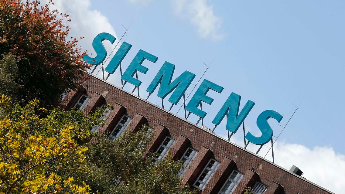 2012-11-08T100612Z_01_BER08_RTRMDNP_3_SIEMENS-SAVINGS.JPG9045940422296257250.jpg