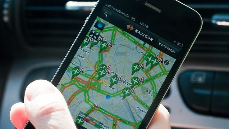 Navi fürs Smartphone: Einigen mobilen Navigationsgeräten und Software-Lösungen bereiten zum Beispiel dauerhafte Streckensperrungen Probleme.