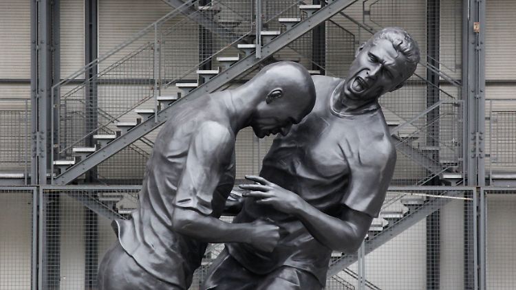 So viel zum Thema Kopfnuss: Statue vor dem Centre Pompidou in Paris.