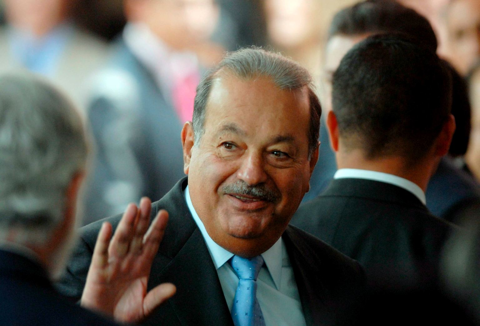 Der mexikanische Telekom-Magnat Carlos Slim ist der reichste Mensch der Welt. Der 70-Jährige erklomm nach den Berechnungen des US-Wirtschaftsmagazins "Forbes" in diesem Jahr erstmals den Thron der Superreichen ...