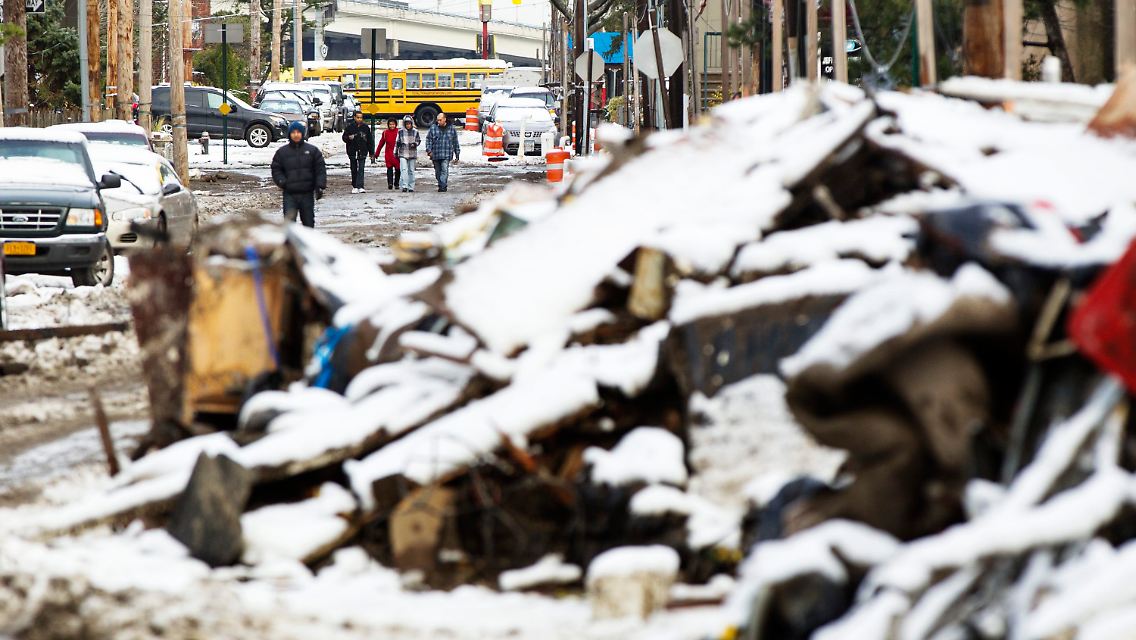 2012-11-08T152258Z_01_LJJ009_RTRMDNP_3_STORM-SANDY.JPG3716527700926287630.jpg