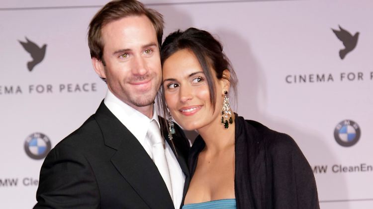 Frische Eltern: Joseph Fiennes und seine Schweizer Frau Maria. 