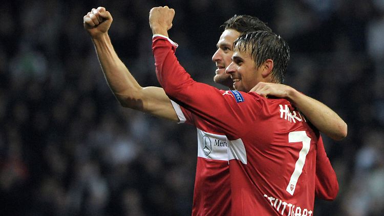 Christian Gentner und Martin Harnik freuen sich über den zweiten Treffer.